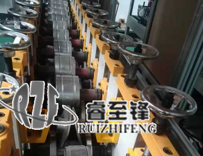 彆(bie)墅龍骨(gu)機(ji)