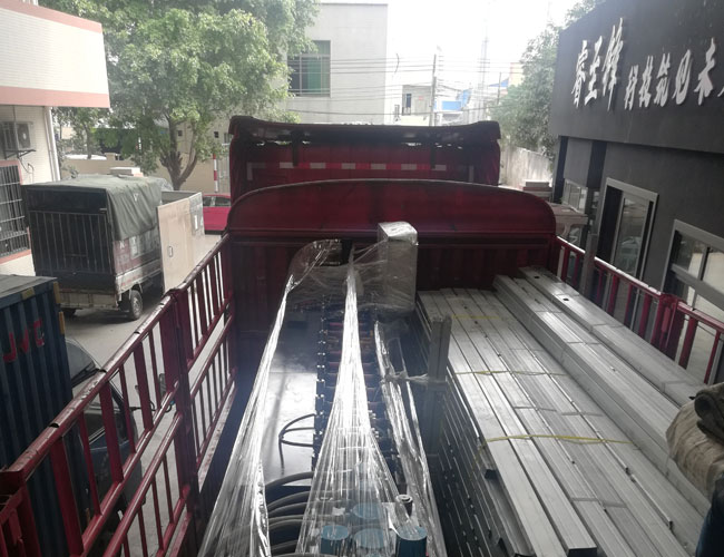 輕鋼彆(bie)墅龍骨機